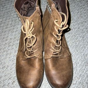 Stylish brown boot
